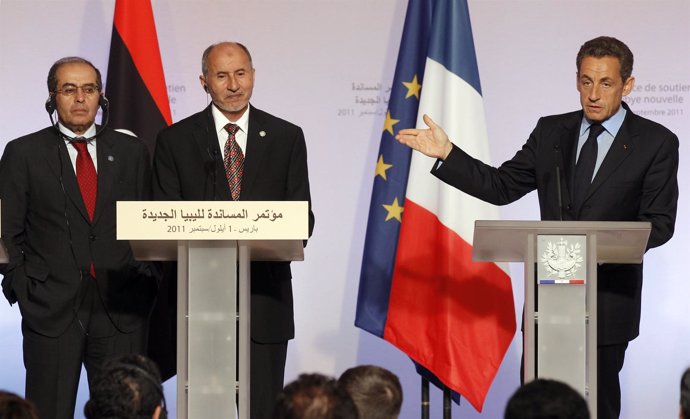 Sarkozy Y Mustafa Abdel Jalil 