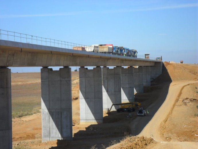 Prueba De Carga En El Viaducto Del Arroyo Valle Utielga