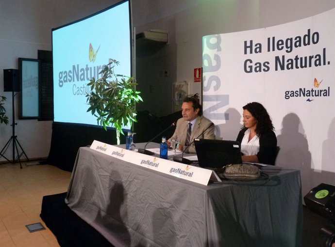 El Alcalde De Segovia Y La Delegada De Expansión De Gas Natural En Cyl