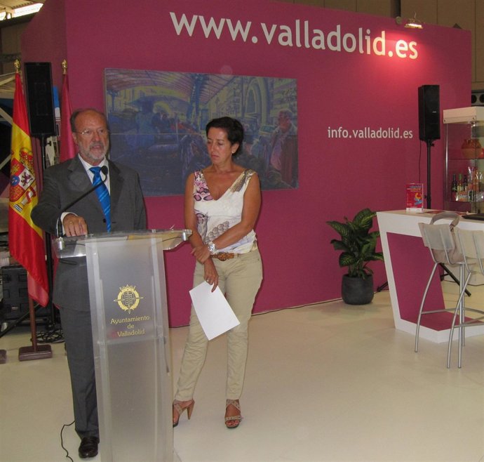 De La Riva Y Cantalapiedra En La Presentación Del Expositor Del Ayuntamiento