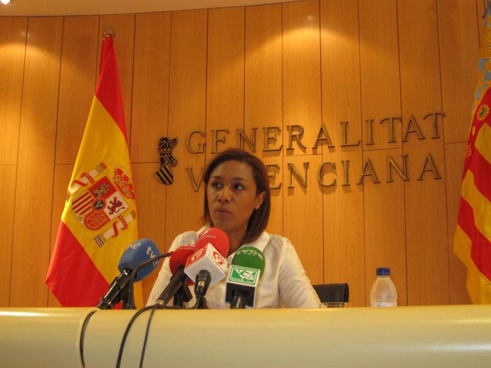 Lola Johnson En Rueda De Prensa Tras El Pleno Del Consell