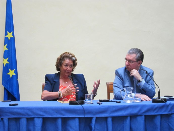 Barberá Junto A Salinas En La Rueda De Prensa