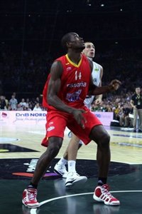 Baloncesto/Eurobasket.- Ibaka: "Cada vez me encuentro mejor, estoy tranquilo y mentalizado para mejorar"