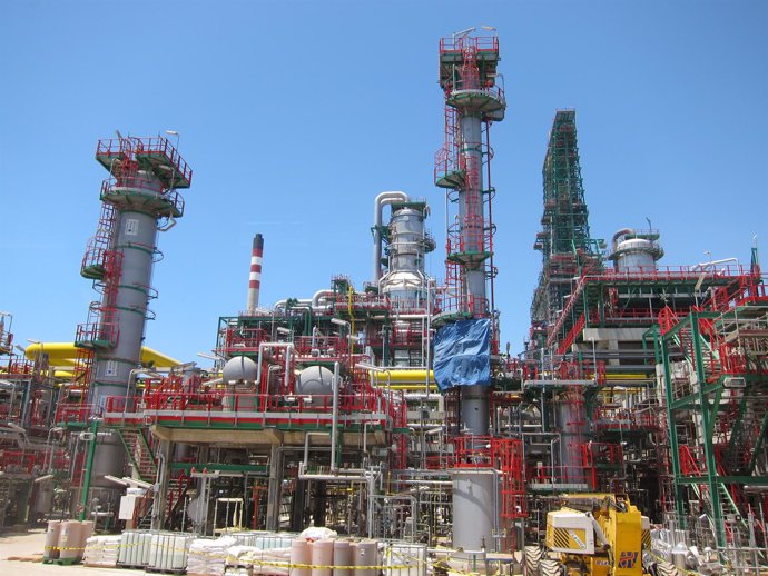 Refinería De Repsol En Cartagena