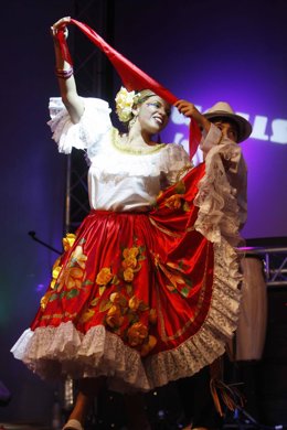 Espectáculo A Cargo De La Asociación De Colombianos Residentes En Cantabria