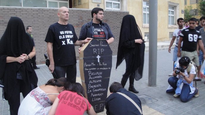 Protesta Contra Los Recortes De Sanidad En Lleida