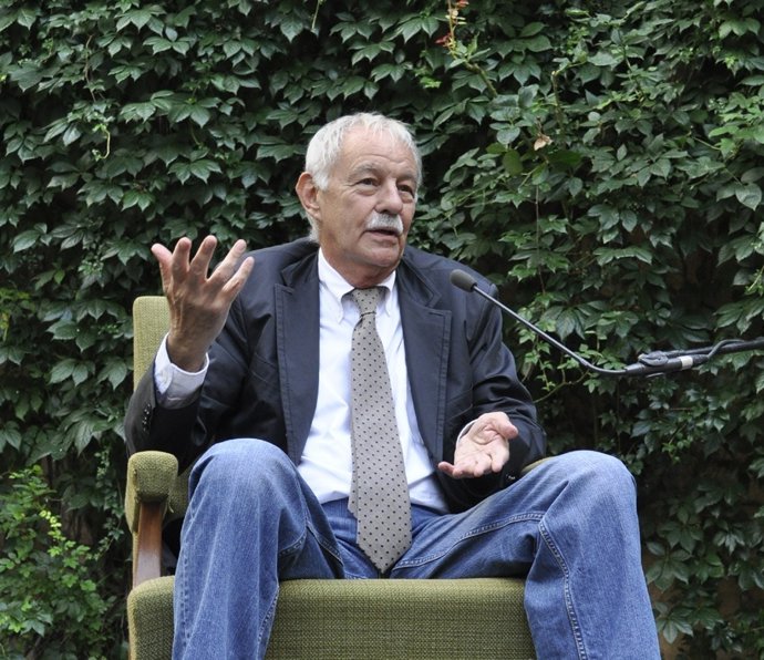 El Escritor Eduardo Mendoza