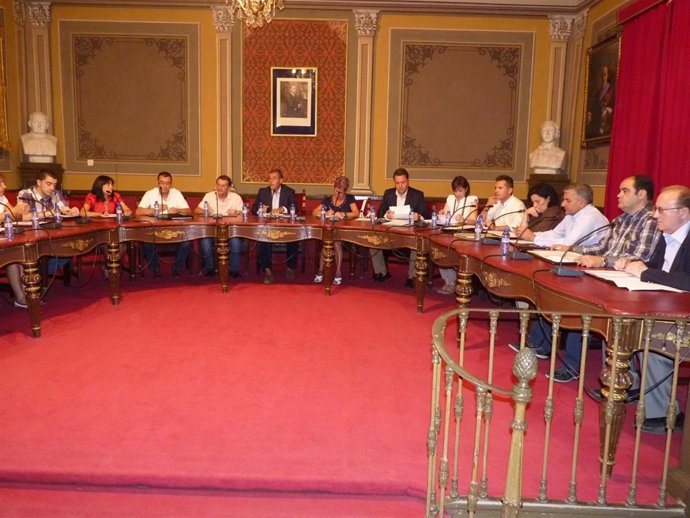 Pleno Del Ayuntamiento De Barbastro (Huesca)