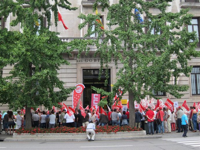Concentración De Los Sindicatos Contra La Reforma De La Constitución