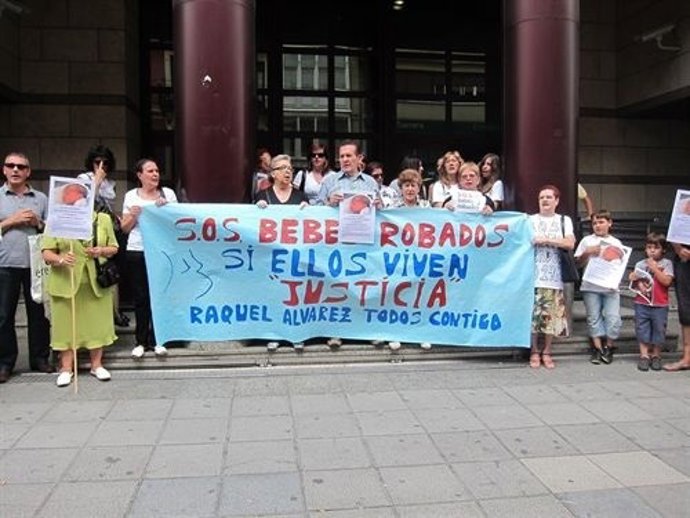 Una Protesta Anterior De SOS Bebes Robados En El País Vasco