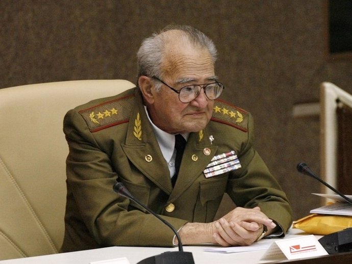 El Ministro De Las Fuerzas Armadas De Cuba, General Julio Casas Regueiro