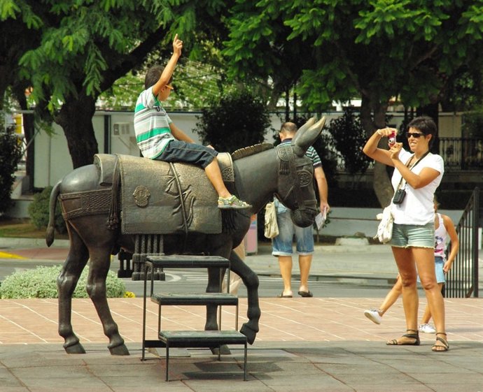 Escultura Del Burro, En Mijas