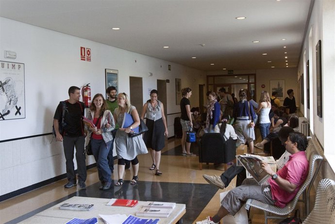 Alumnos En La Sede De Las Llamas De La UIMP