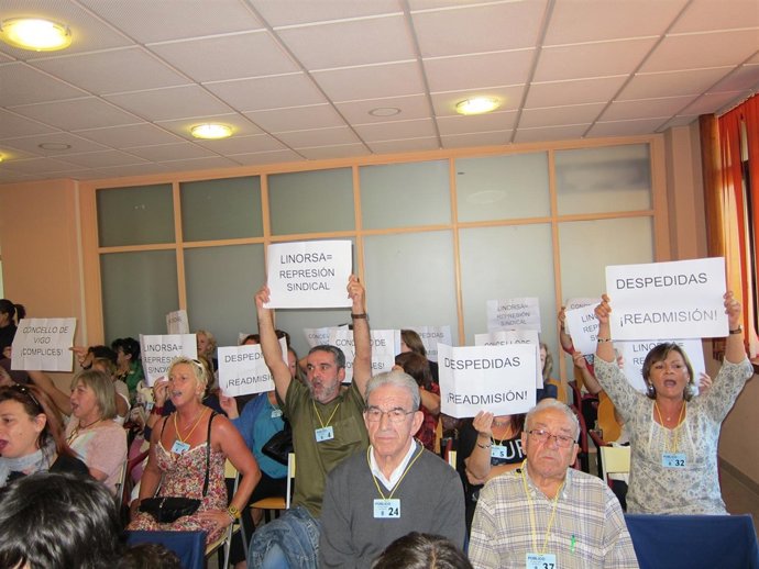 Protesta De Las Trabajadoras De Linorsa En El Pleno De Vigo