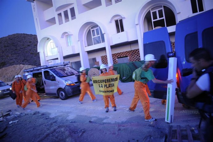 Greenpeace En El Algarrobico (Almería)                 