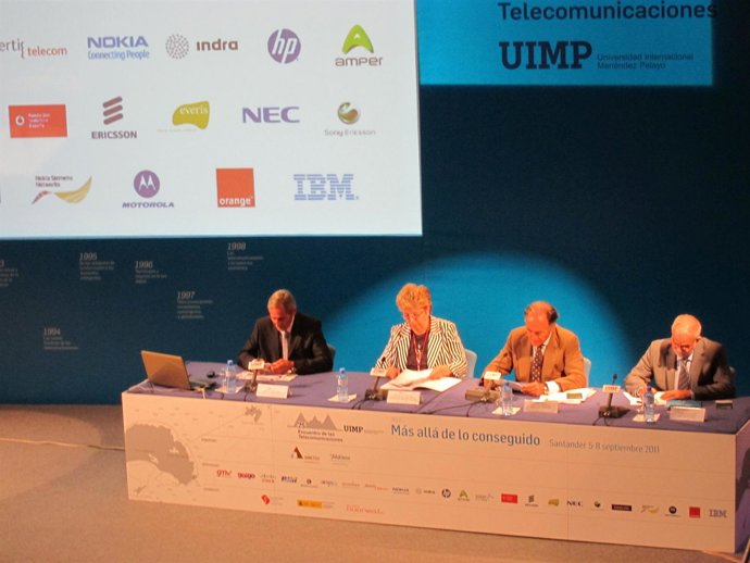 Linares Durante Su Intervención En Elencuentro De Telecomunicaciones De La UIMP 