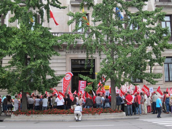 Concentración De Los Sindicatos Contra La Reforma De La Constitución