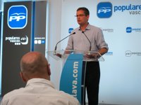 Basagoiti: el PNV "ha criado cuervos y le están empezando a comer los ojos" 