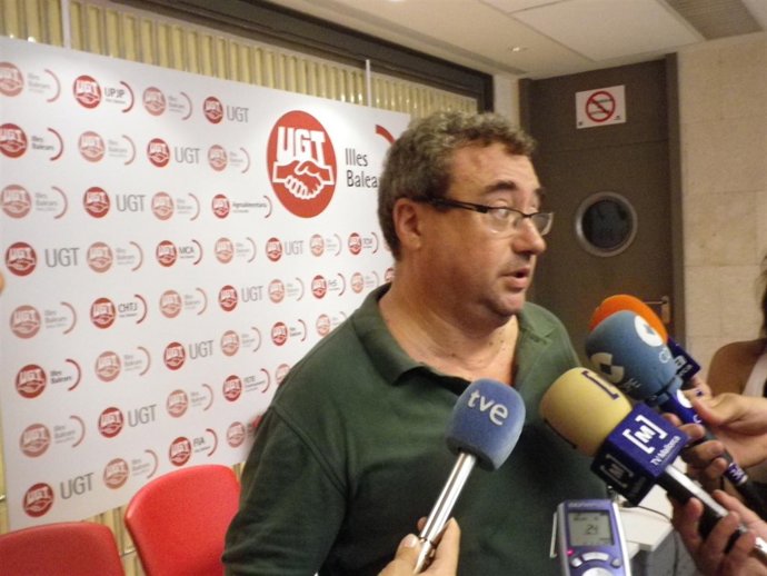 El Secretario General De La Federación De Servicios Públicos, Aurelio Martínez 