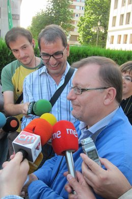 Jesús Iglesias, Atendiendo A Los Medios