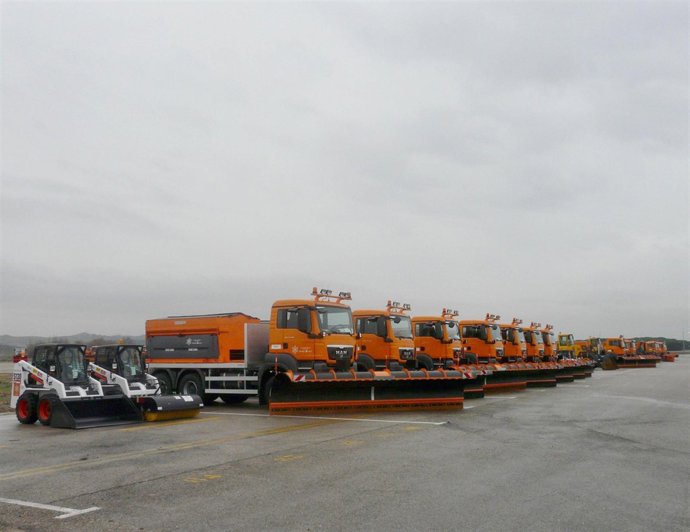 Máquinas quitanieves en Barajas
