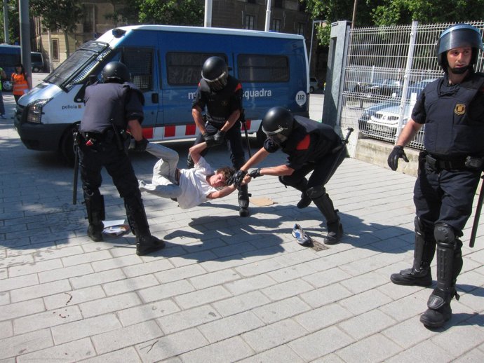 Detenidos Por El Bloqueo Al Parlamet Mossos