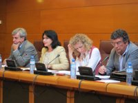 Los grupos parlamentarios PSOE y PRC colaborarán con el Gobierno para crear empleo pero le piden que "actúe en positivo"