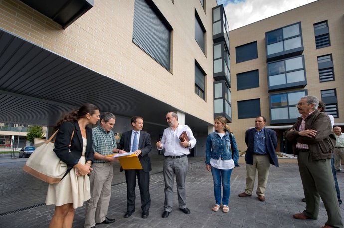 Astiz Visita En Buztintxuri 55 Viviendas De Alquiler Joven Con Opción De Compra.