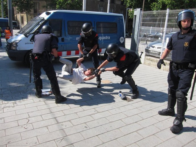 Detenidos Por El Bloqueo Al Parlamet Mossos