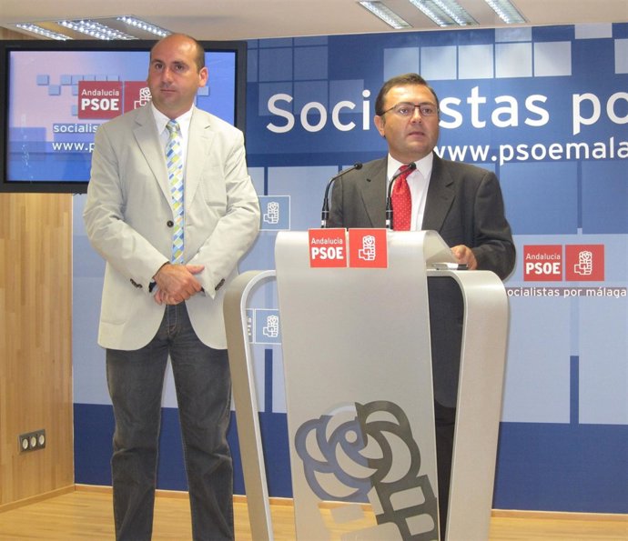 Los Socialistas Conejo Y Heredia, En Rueda De Prensa