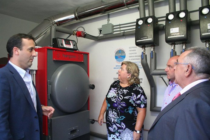 La Consejera De Agricultura Junto Al Alcalde De Cazorla Hoy