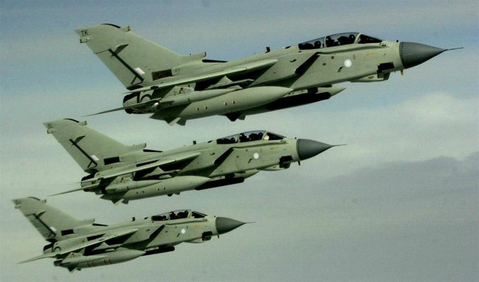 Aviones De Combate Británicos Camino De Algún Objetivo En Libia