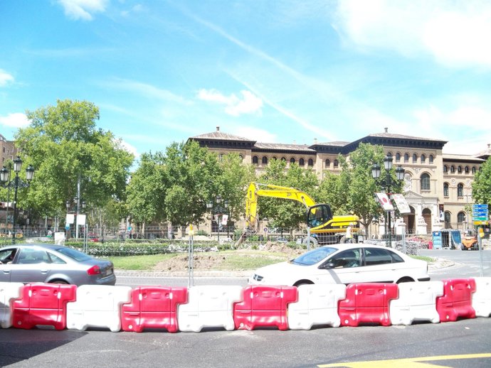 Obras Del Tranvía En La Plaza Paraíso De Zaragoza