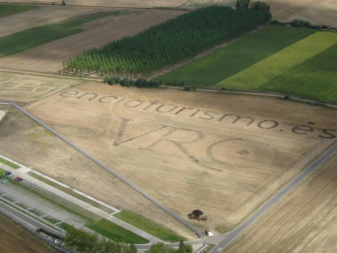 Rótulo De Grandes Dimensiones Realizado Junto A La Villa Romana De La Olmeda