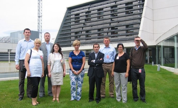 Delegación De Lodz (Polonia) Ante La Sede Del CENER.