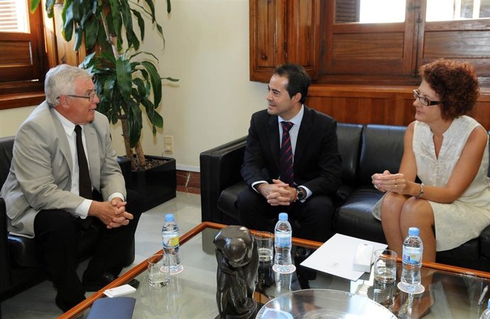 Cobacho Y Hernández