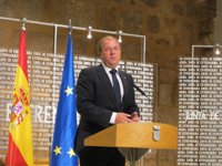 Monago eliminará los "privilegios" de exaltos cargos desde el 1 de enero y pagará a pequeños proveedores en 25 días