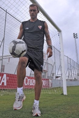 El Jugador Del Sevilla Guarente, En Un Entrenamiento
