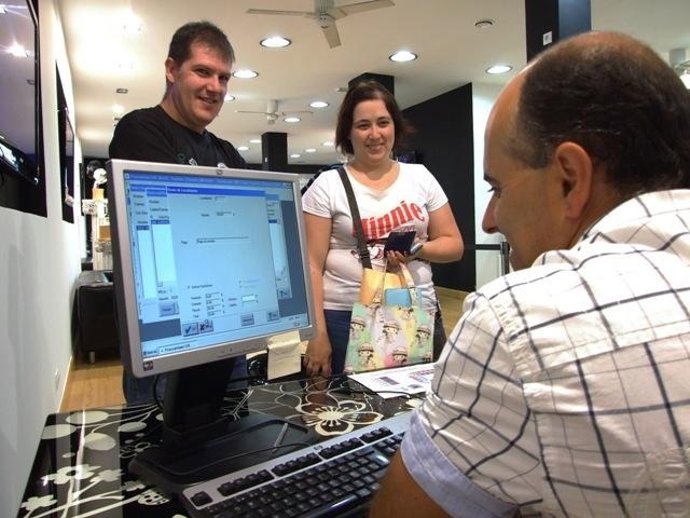 Comprando Sus Abonos En El Bilbao Basket Zona 