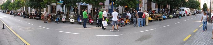 Panorámica Del Encuentro De Vespas Y Lambrettas
