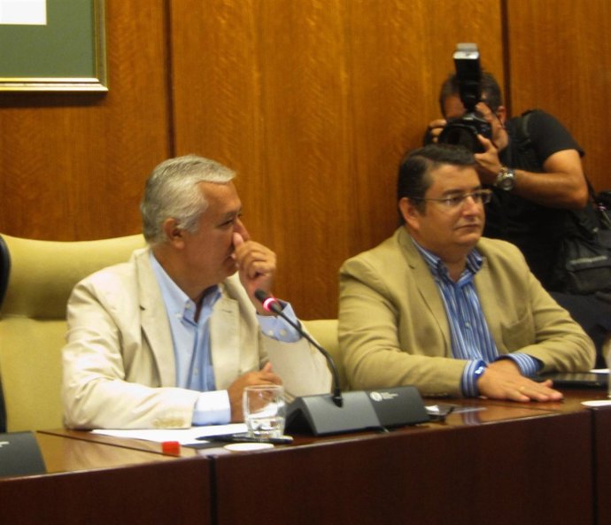 Javier Arenas Y Antonio Sanz, Hoy En La Reunión De Grupo