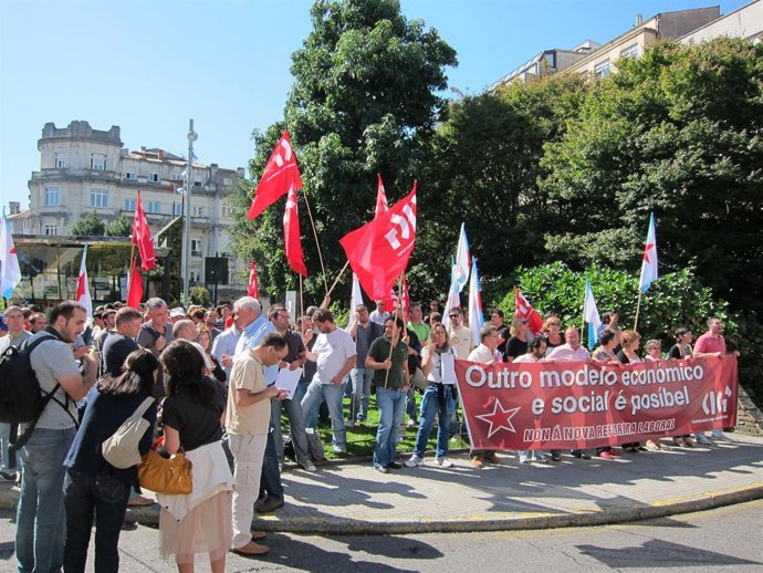 Guillerme Vázquez, A La Izquierda, Participa En La Concentración De La CIG