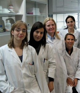 La Doctora Dolores Corella (Segunda Por La Izquierda) Con Parte De Su Equipo De 