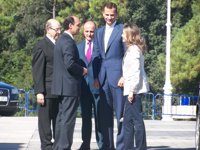 Don Felipe dice que el Rey se encuentra "muy bien" y agradece la preocupación de los españoles por su salud