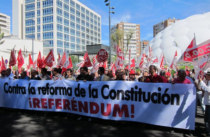 Manifestación Pro Referendum Constitucional Ante La Subdelegación Del Gobierno