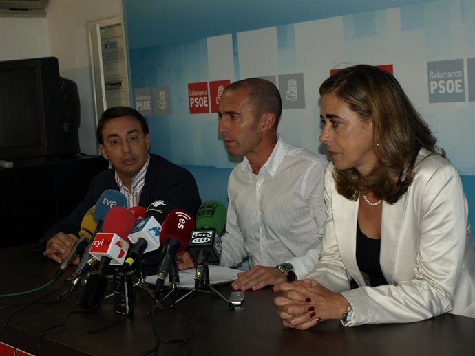  Julio López En Salamanca Acompañado Por Compañeros De Partido 