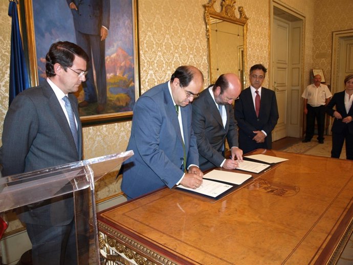 Firma Del Acuerdo Entre Zaldesa Y El Puerto De Leixoes    