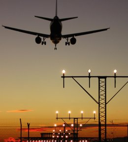 Aeropuerto Despegue Avión Por La Noche