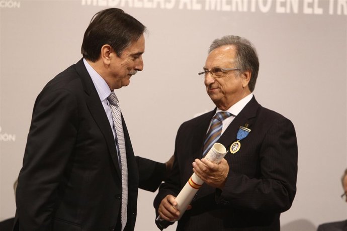 Tomás Fuertes Recibe La Medalla De Oro Al Mérito En El Trabajo