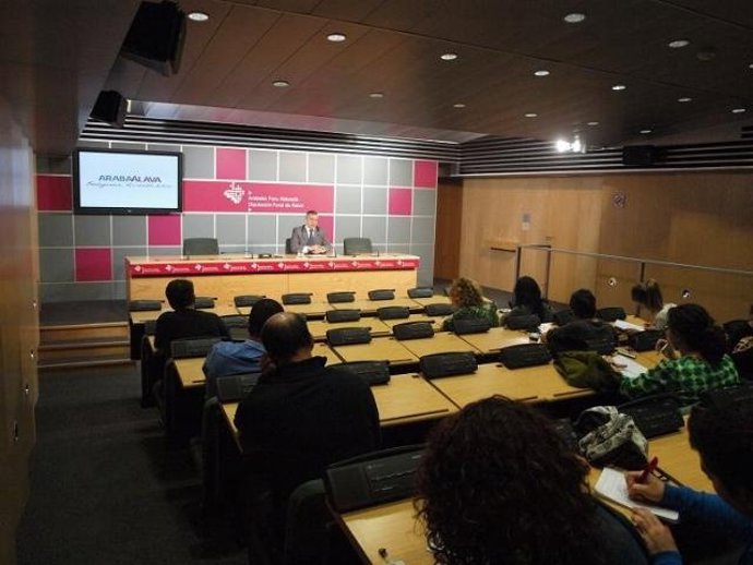 Rueda De Prensa Del Diputado General Javier De Andrés